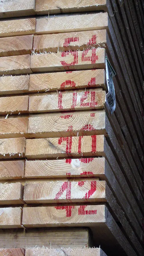 Bläckstrålemärkning på strölagda träpaket